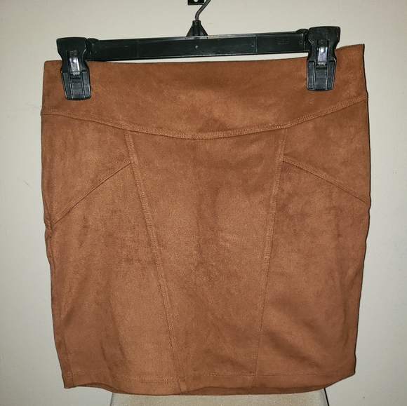 Express womans suede skirt - Picture 2 of 3